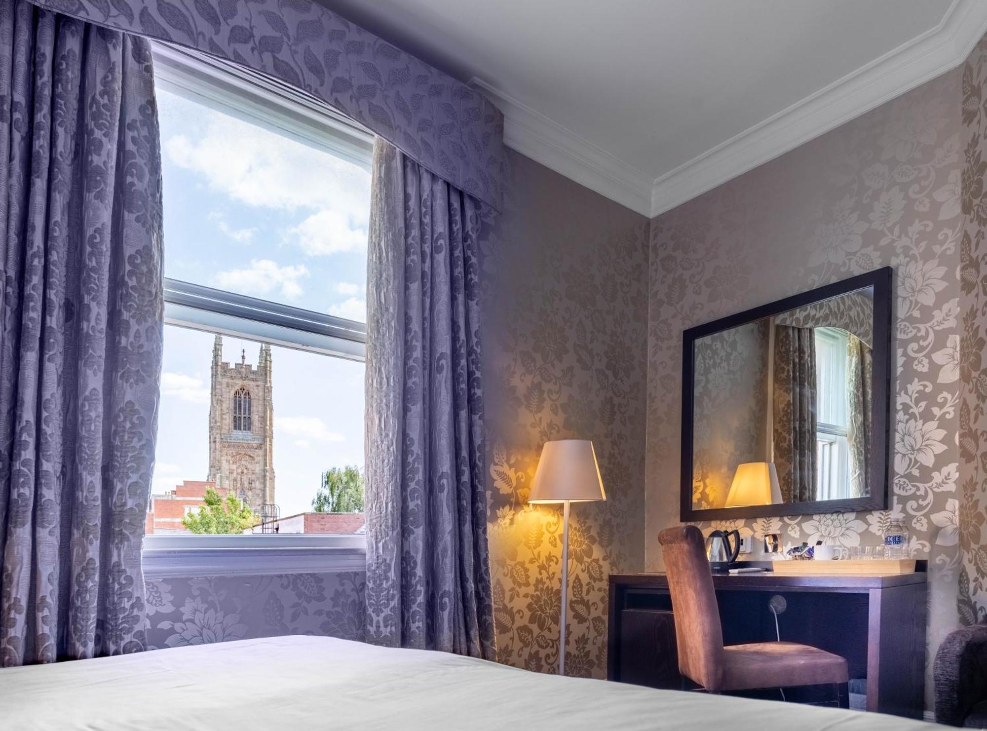 Cathedral Quarter - 4* Derby